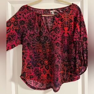 Beautiful V neck flowy blouse
